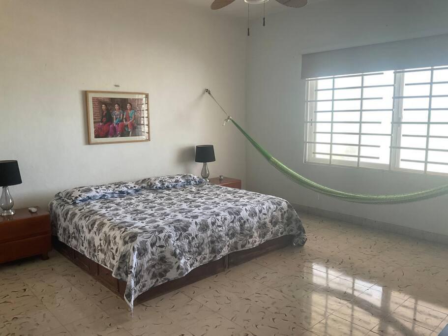 La Casa Amarilla Frente Al Mar Villa Chelem Bagian luar foto