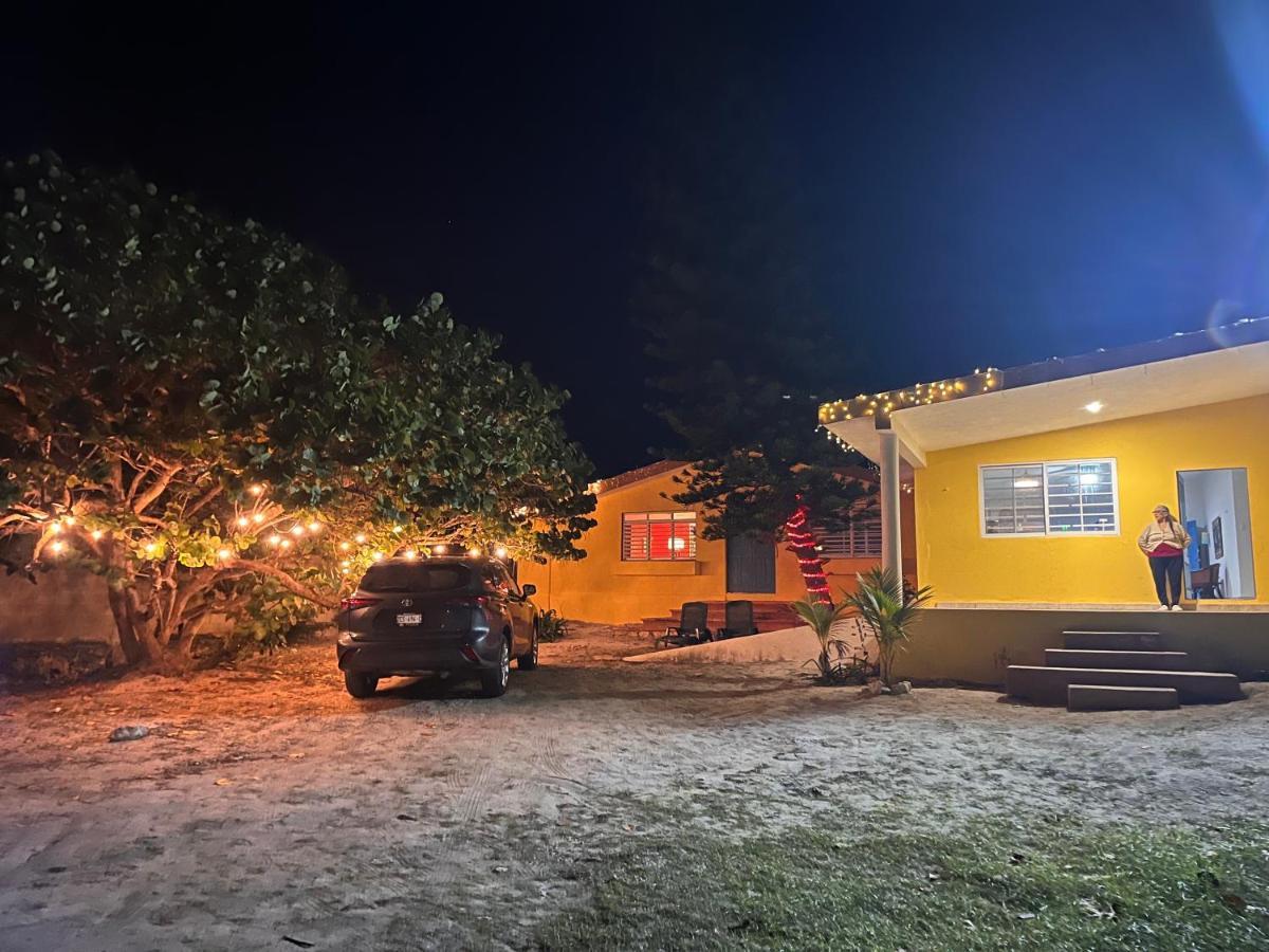 La Casa Amarilla Frente Al Mar Villa Chelem Bagian luar foto